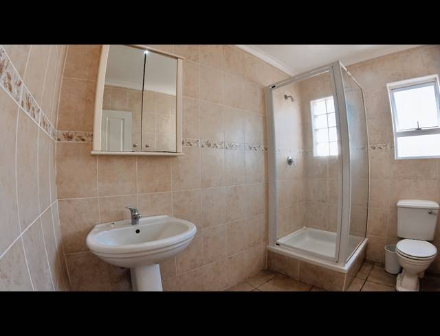 3 BEDROOM APARTMENT FOR SALE IN UVONGO BEACH